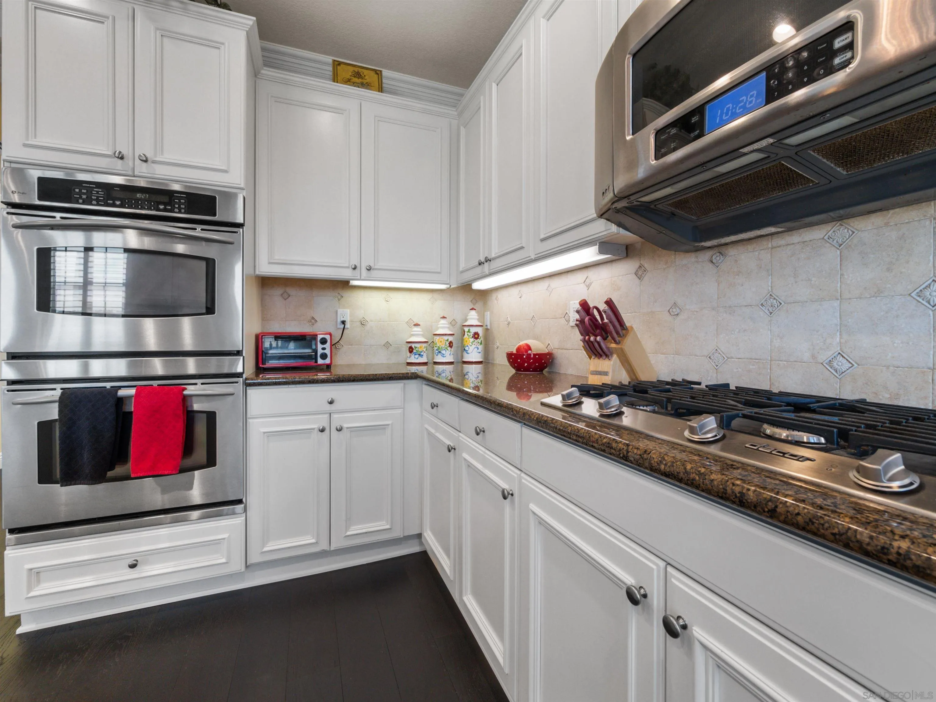27751 Country Lane Road Laguna Niguel, CA 92677 - Photo 25 of 43 a kitchen with granite countertop a stove and cabinets