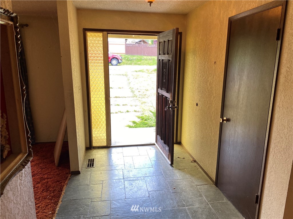 9160 Roy Road Northeast Bremerton, WA 98311 - Photo 7 of 38