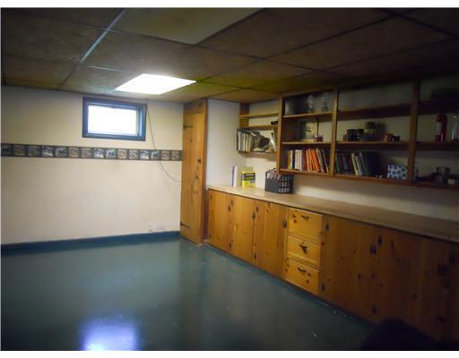 331 Winthrop Road Readfield, ME 04355 - Photo 4 of 9 Den/Family/Great Room.