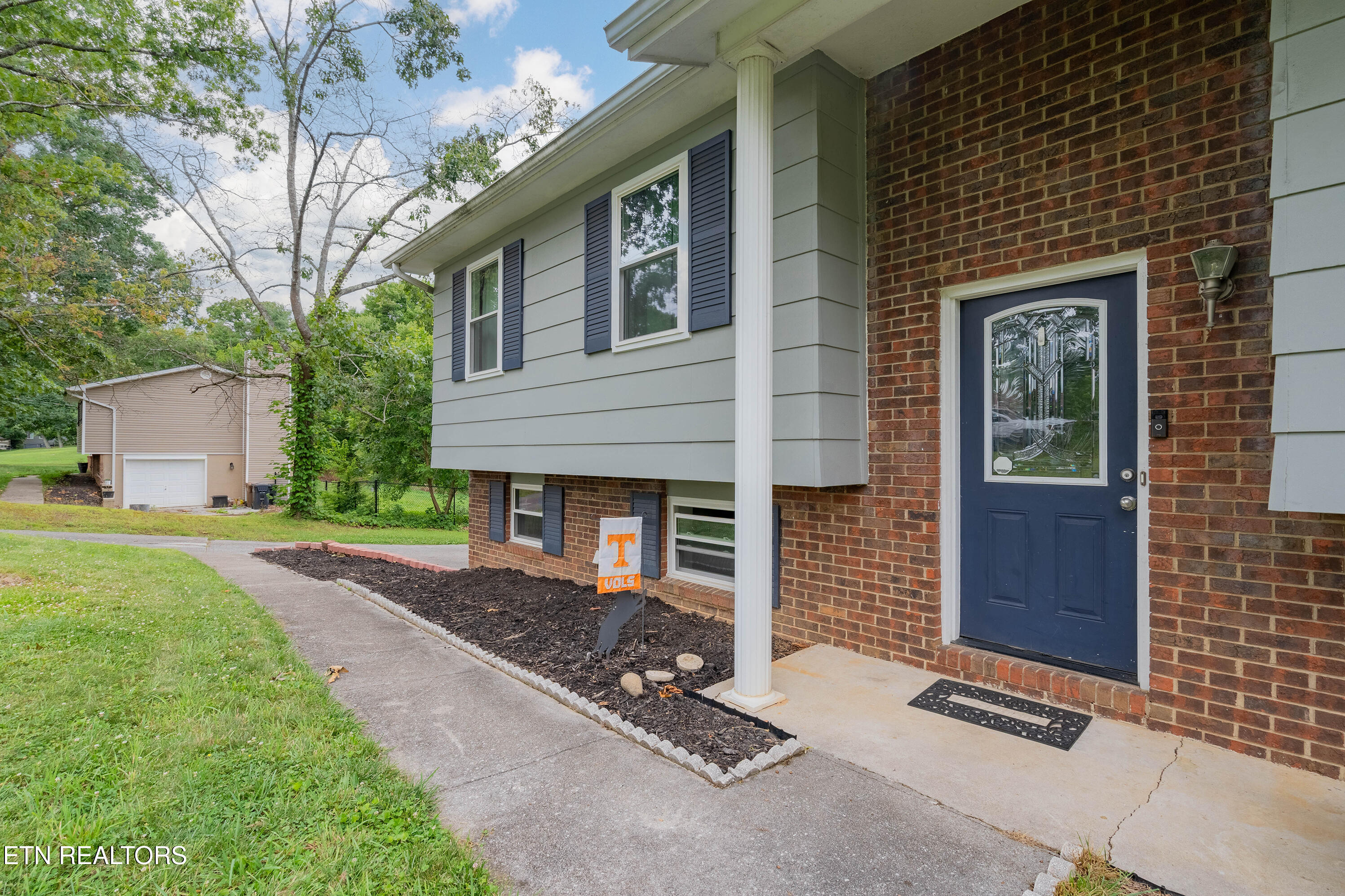 2326 Chukar Road Knoxville, TN 37923 - Photo 3 of 27 c25