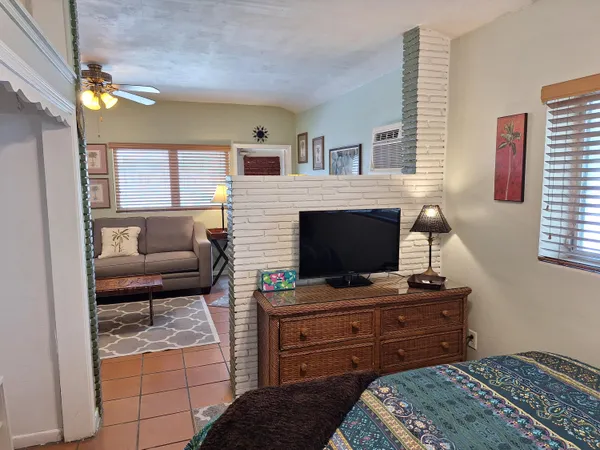 $1,800 | 721 North M Street, Lake Worth Beach, FL 33460