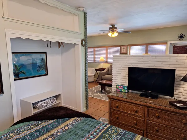 $1,800 | 721 North M Street, Lake Worth Beach, FL 33460