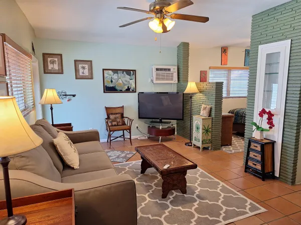 $1,800 | 721 North M Street, Lake Worth Beach, FL 33460