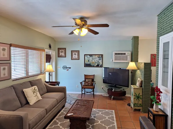 $1,800 | 721 North M Street, Lake Worth Beach, FL 33460