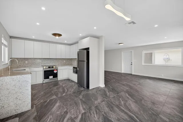 $4,250 | 4442 Sea Grape Drive, Unit 1NORTH, Lauderdale-by-the-Sea, FL 33308