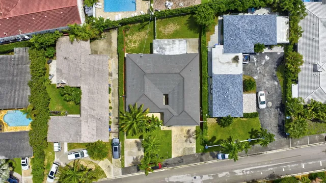 $4,250 | 4442 Sea Grape Drive, Unit 1NORTH, Lauderdale-by-the-Sea, FL 33308