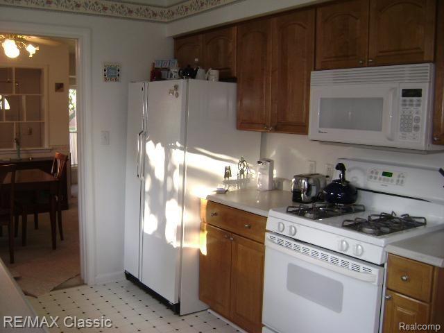3655 Rockingham Road Royal Oak, MI 48073 - Photo 5 of 17 kitchen and appliances