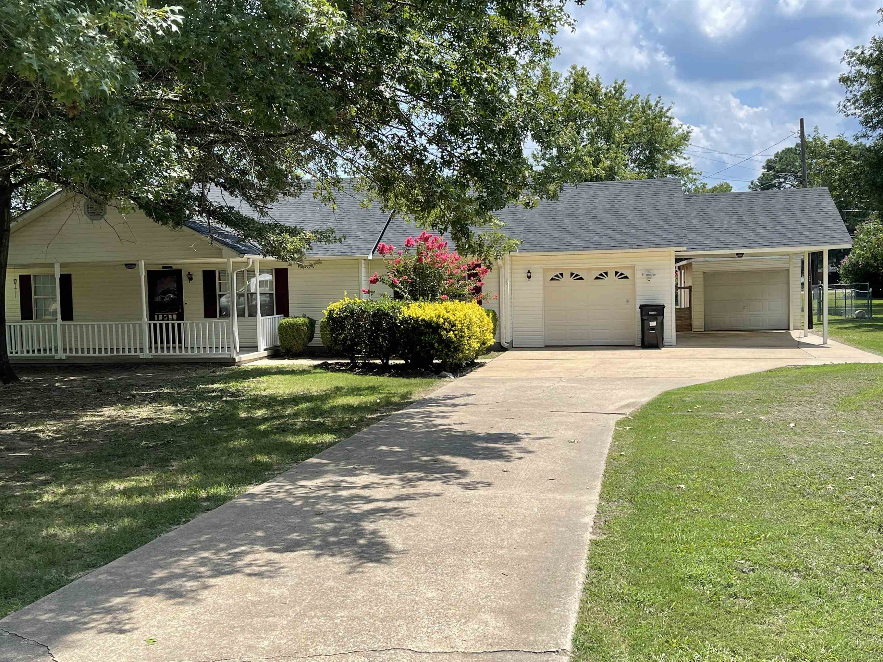 2165 Randall Road Dyersburg, TN 38024 - Photo 1 of 17 Photo 1