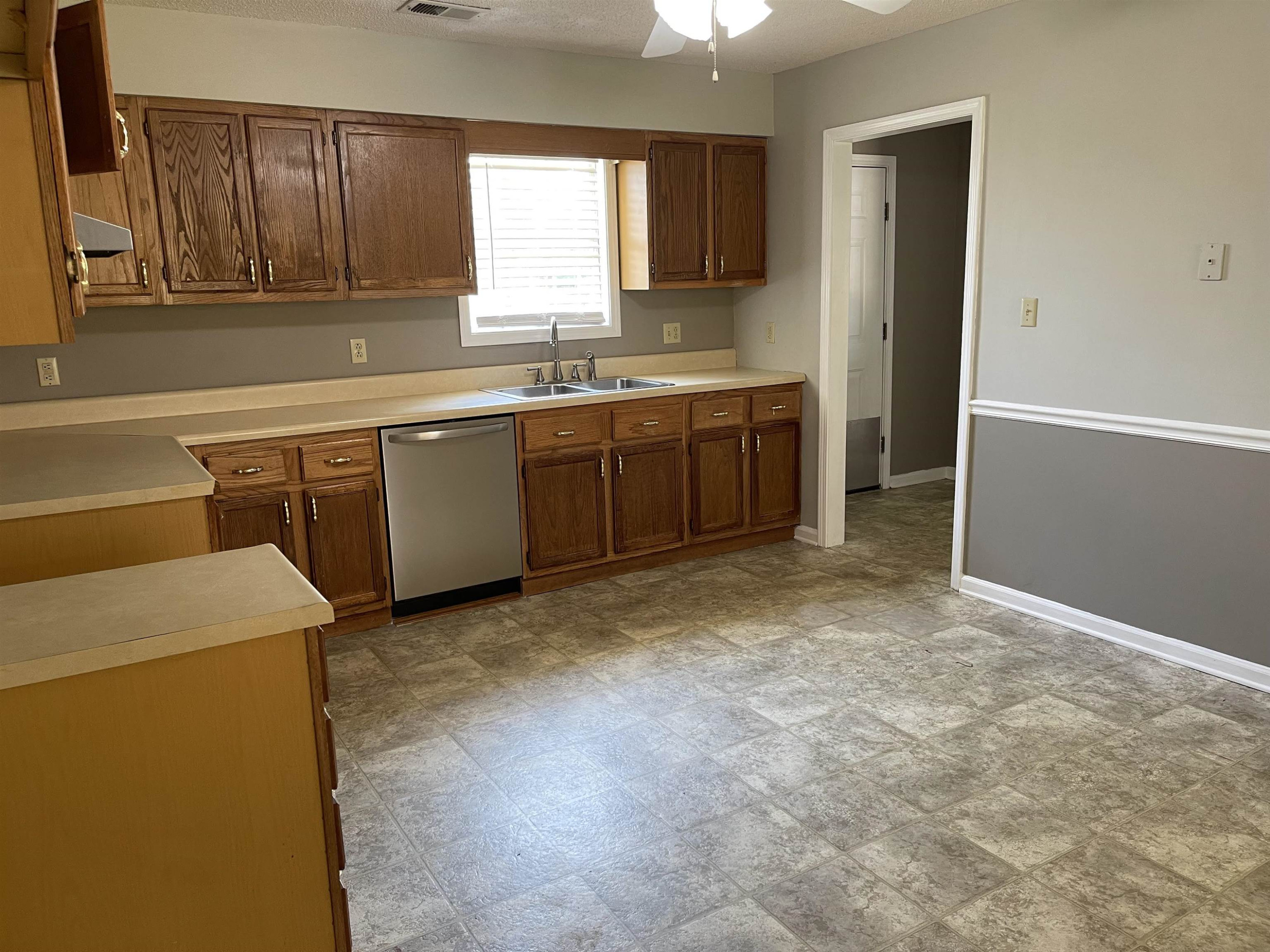 2165 Randall Road Dyersburg, TN 38024 - Photo 4 of 17 Photo 4