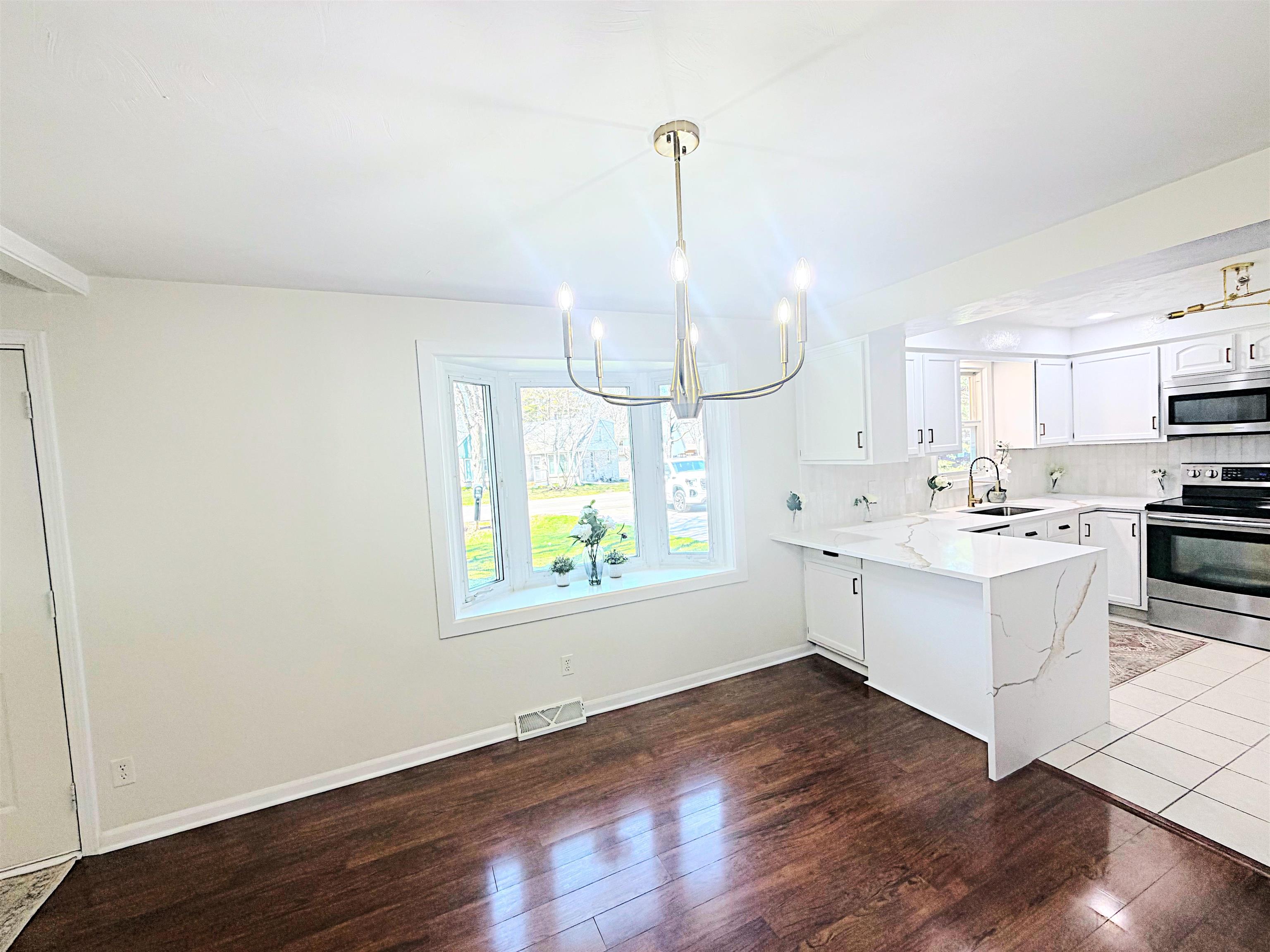 1891 Beck Street Appleton, WI 54915 - Photo 5 of 31