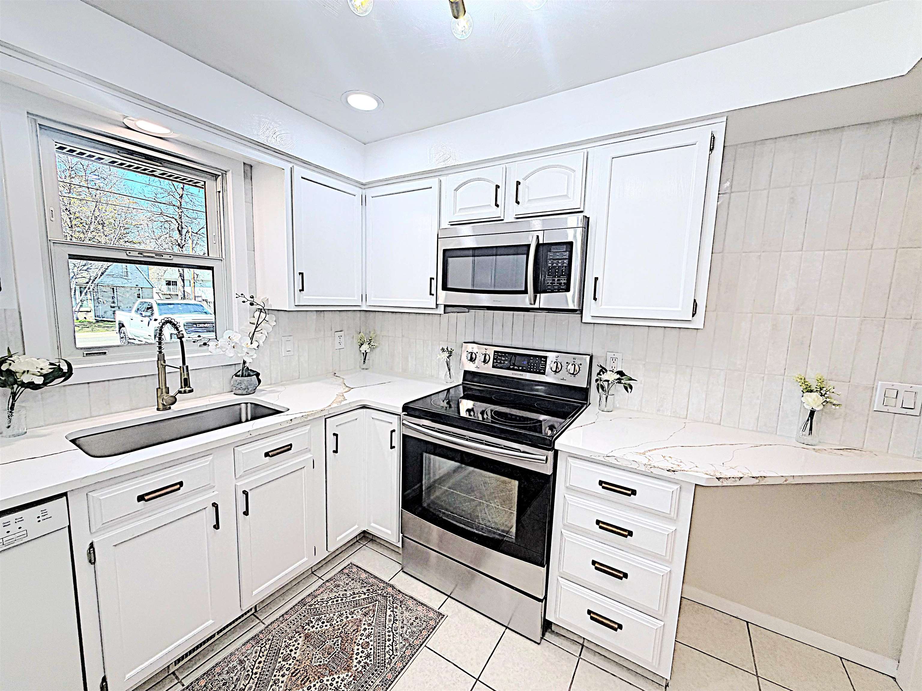 1891 Beck Street Appleton, WI 54915 - Photo 10 of 31