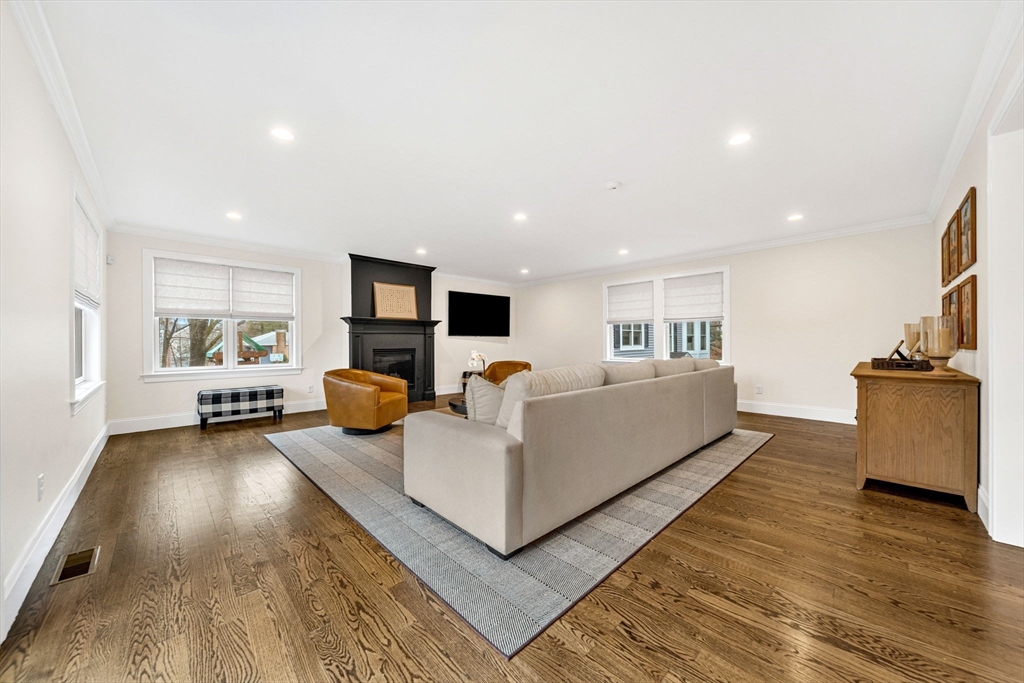 969 Greendale Avenue Needham, MA 02492 - Photo 11 of 32