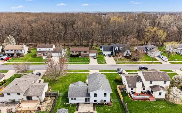 $329,000 | 1412 Essex Drive, Chesterton, IN 46304