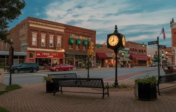 $329,000 | 1412 Essex Drive, Chesterton, IN 46304