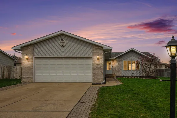 $329,000 | 1412 Essex Drive, Chesterton, IN 46304