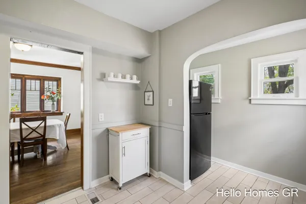 $289,900 | 949 College Avenue Northeast, Grand Rapids, MI 49503