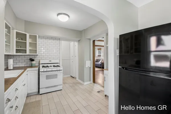 $289,900 | 949 College Avenue Northeast, Grand Rapids, MI 49503