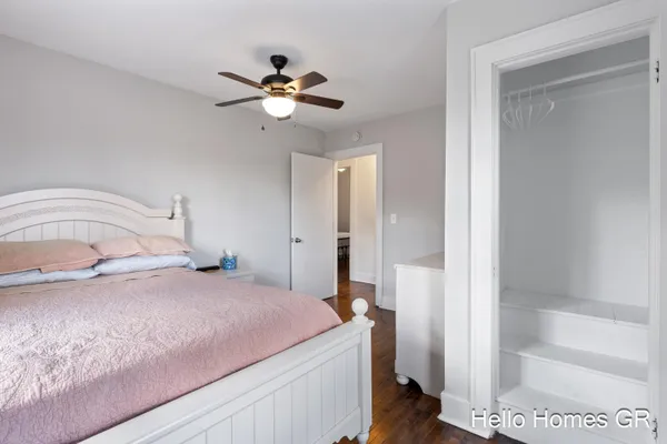 $289,900 | 949 College Avenue Northeast, Grand Rapids, MI 49503