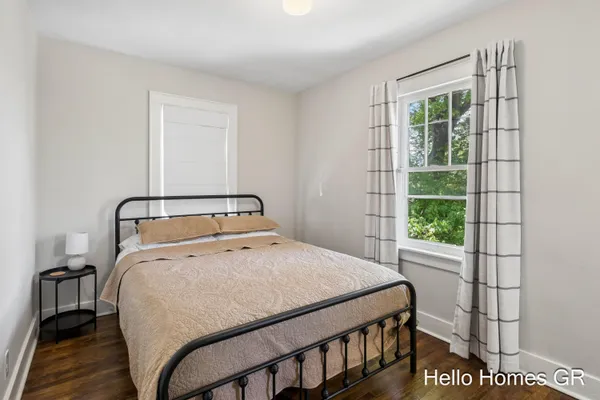 $289,900 | 949 College Avenue Northeast, Grand Rapids, MI 49503