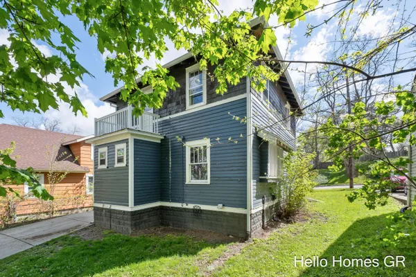$289,900 | 949 College Avenue Northeast, Grand Rapids, MI 49503