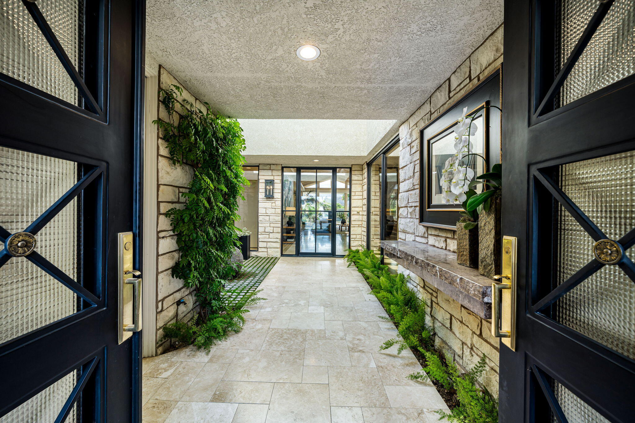 74 Mayfair Drive Rancho Mirage, CA 92270 - Photo 3 of 64 Front entry to courtyard