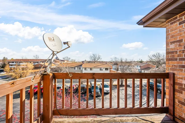 $1,690 | 1324 Geneva Drive, Unit 3B, Palatine, IL 60074