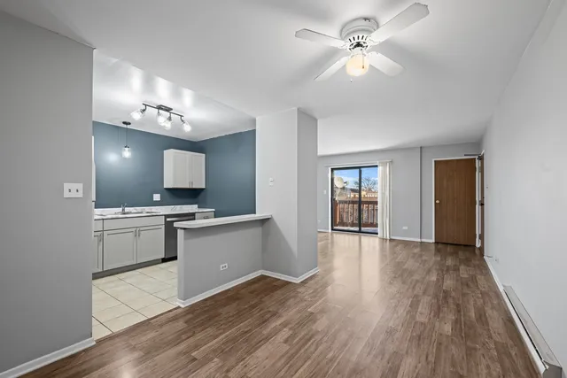 $1,690 | 1324 Geneva Drive, Unit 3B, Palatine, IL 60074