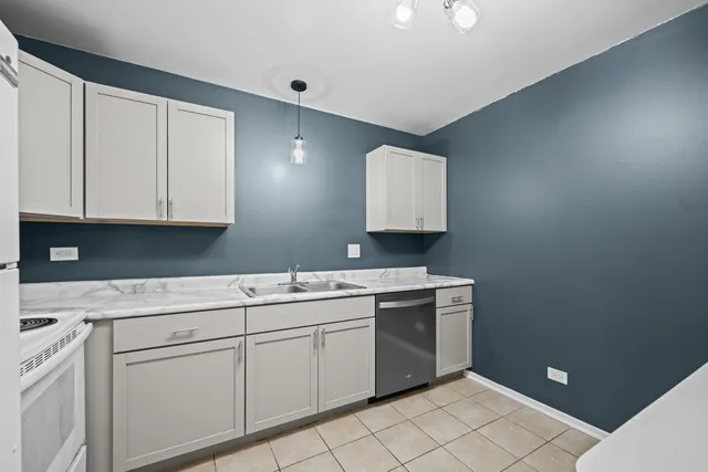 $1,690 | 1324 Geneva Drive, Unit 3B, Palatine, IL 60074