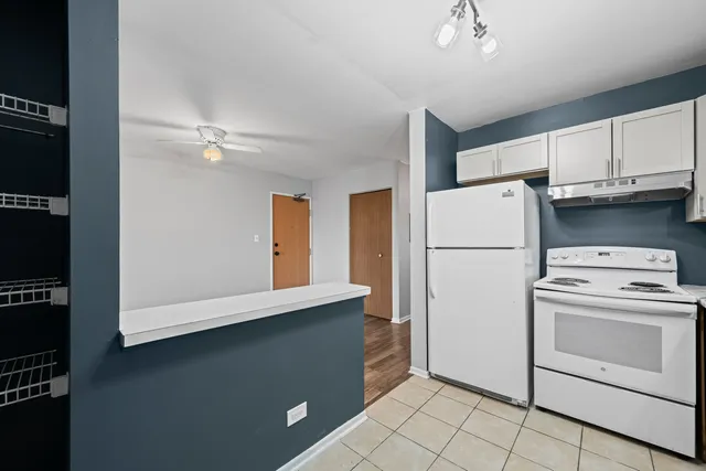 $1,690 | 1324 Geneva Drive, Unit 3B, Palatine, IL 60074