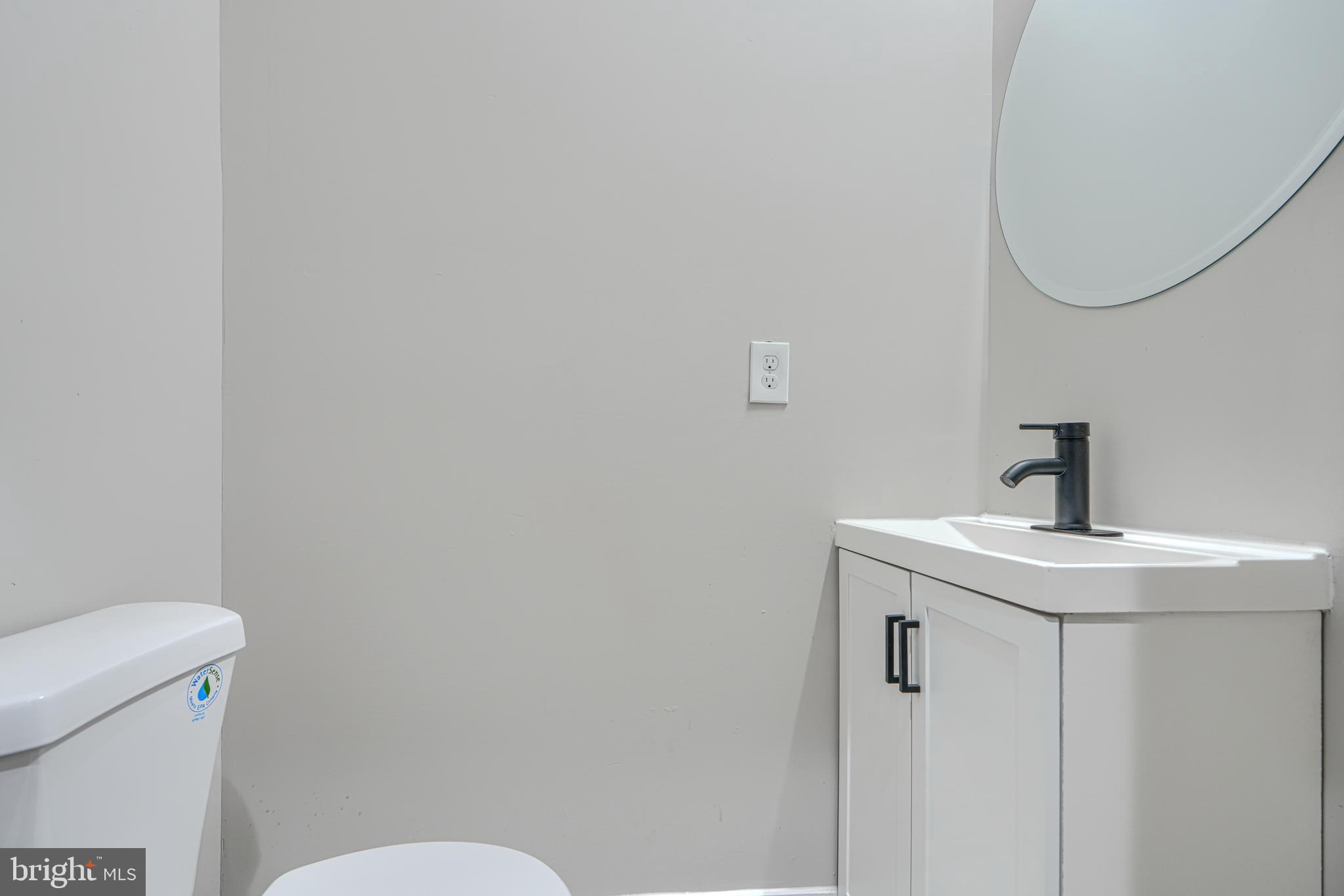 1803 North Dallas Street Baltimore, MD 21213 - Photo 8 of 19 Powder Room on main level