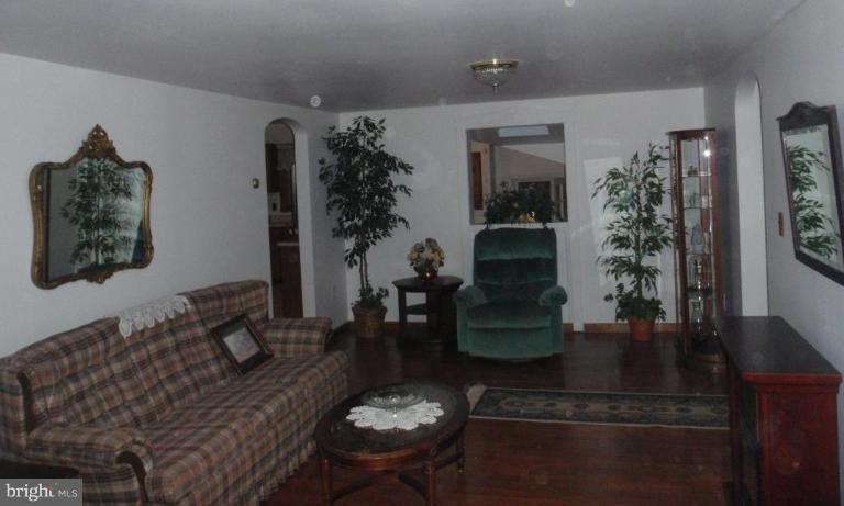 4034 Old Rocks Road Street, MD 21154 - Photo 5 of 10 Living Room