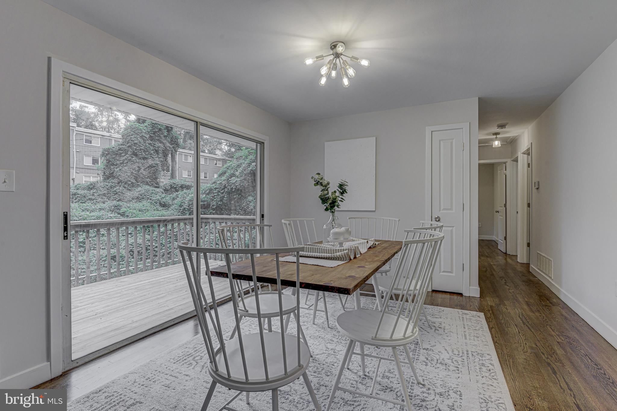 731 Hollen Road Baltimore, MD 21212 - Photo 13 of 39 Bright dining room with slider