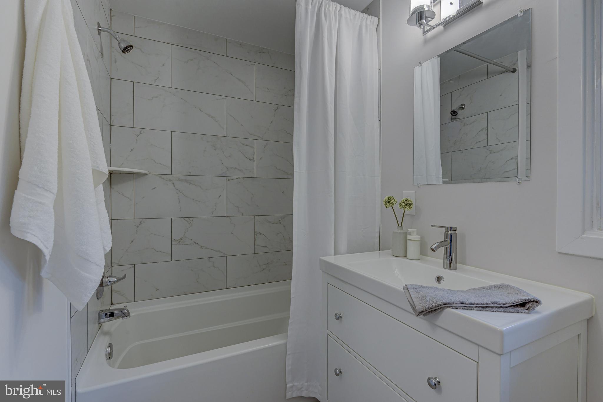 731 Hollen Road Baltimore, MD 21212 - Photo 27 of 39 Floor to ceiling custom tile