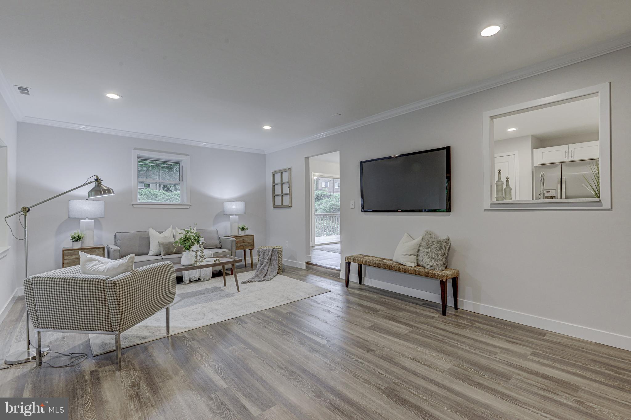 731 Hollen Road Baltimore, MD 21212 - Photo 6 of 39 Recessed lights and crown