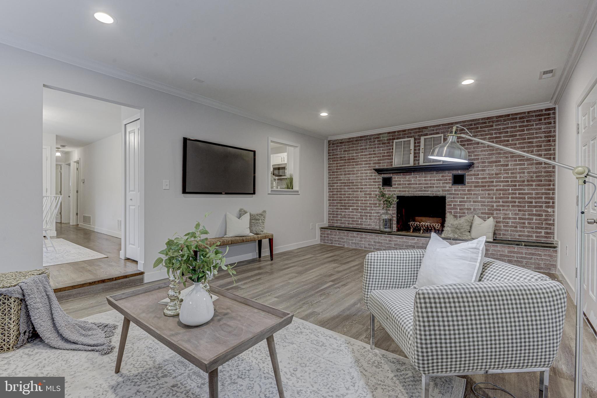 731 Hollen Road Baltimore, MD 21212 - Photo 7 of 39 Lovely full wall fireplace