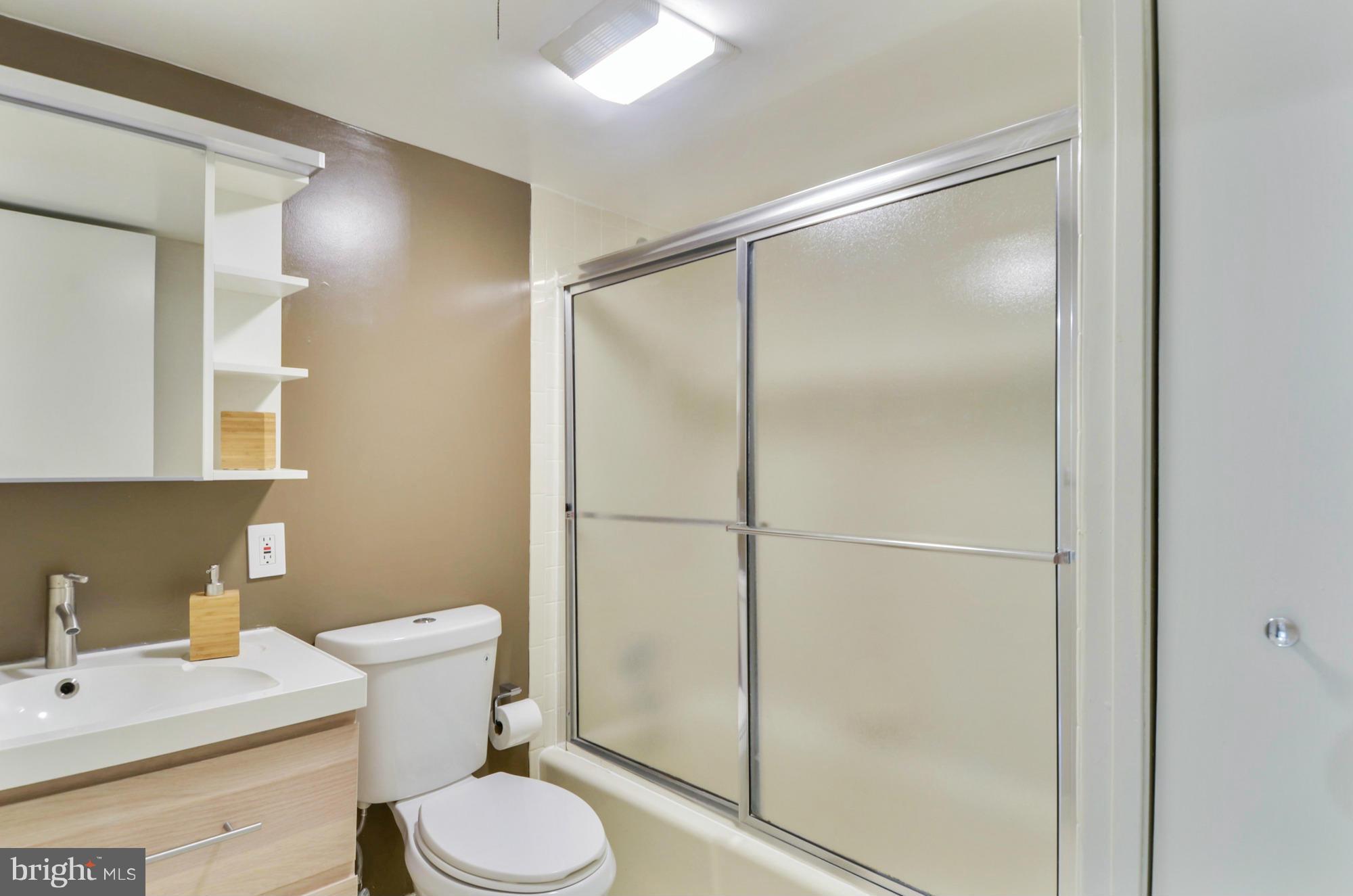 7508 Hamilton Spring Road Bethesda, MD 20817 - Photo 11 of 23 Bath
