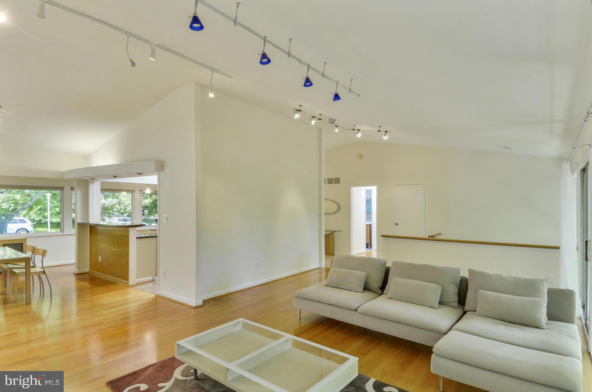 7508 Hamilton Spring Road Bethesda, MD 20817 - Photo 3 of 23 Living Room