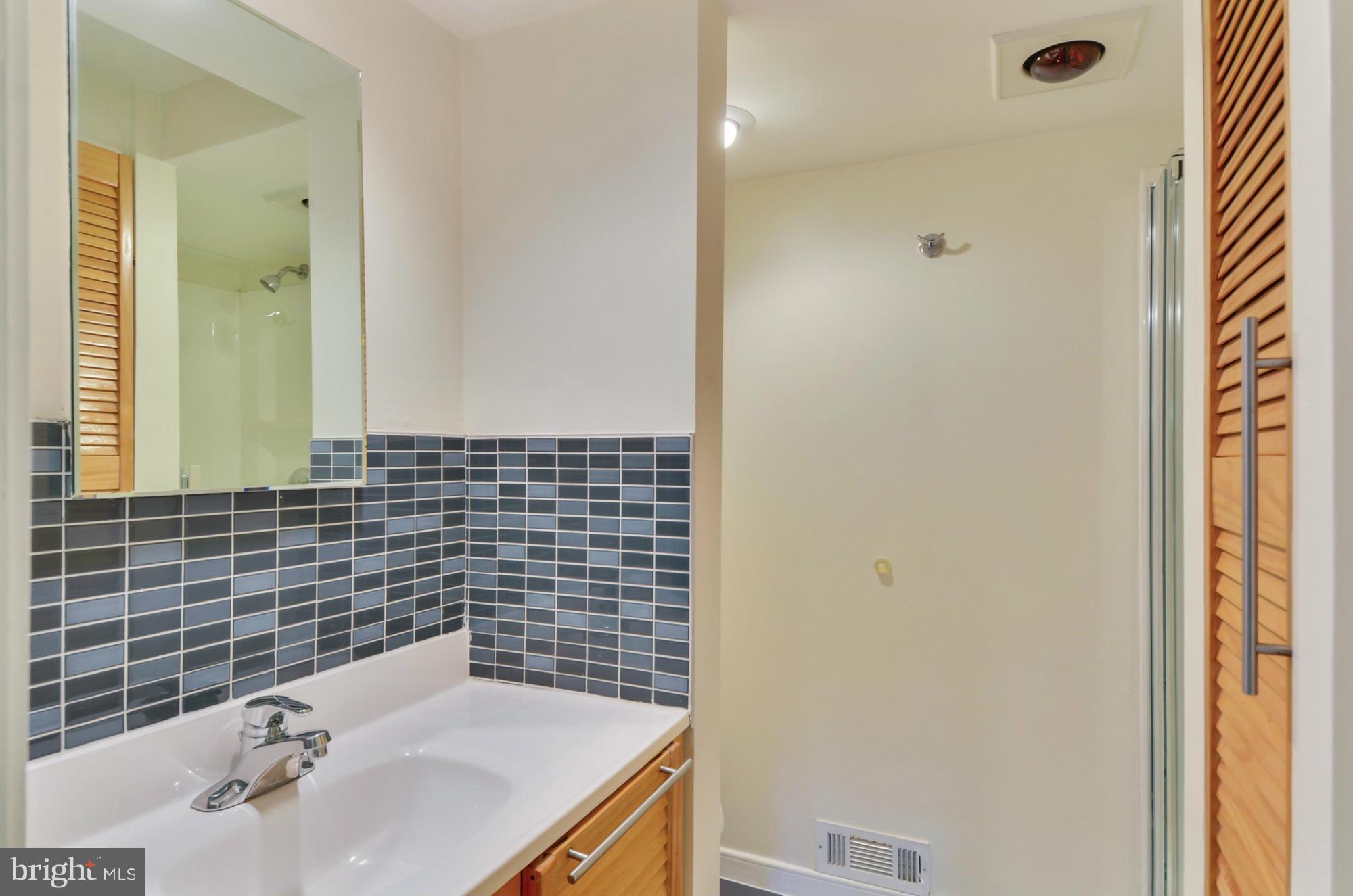 7508 Hamilton Spring Road Bethesda, MD 20817 - Photo 10 of 23 Bath