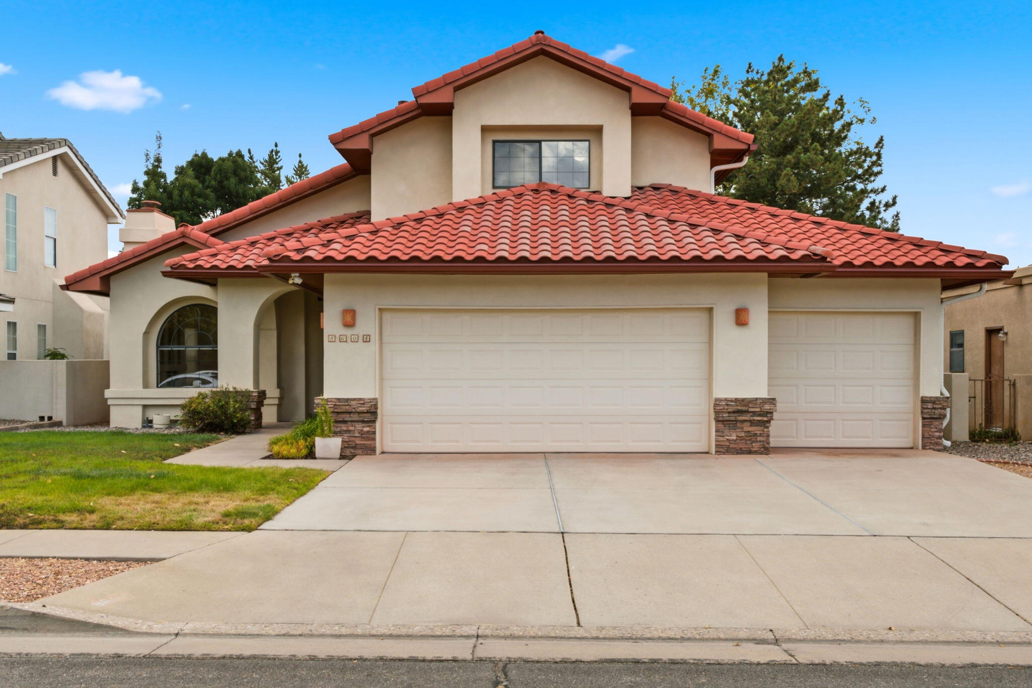 8604 Vineyard Ridge Road Northeast Albuquerque, NM 87122 - Photo 2 of 30 Gallery Image 2