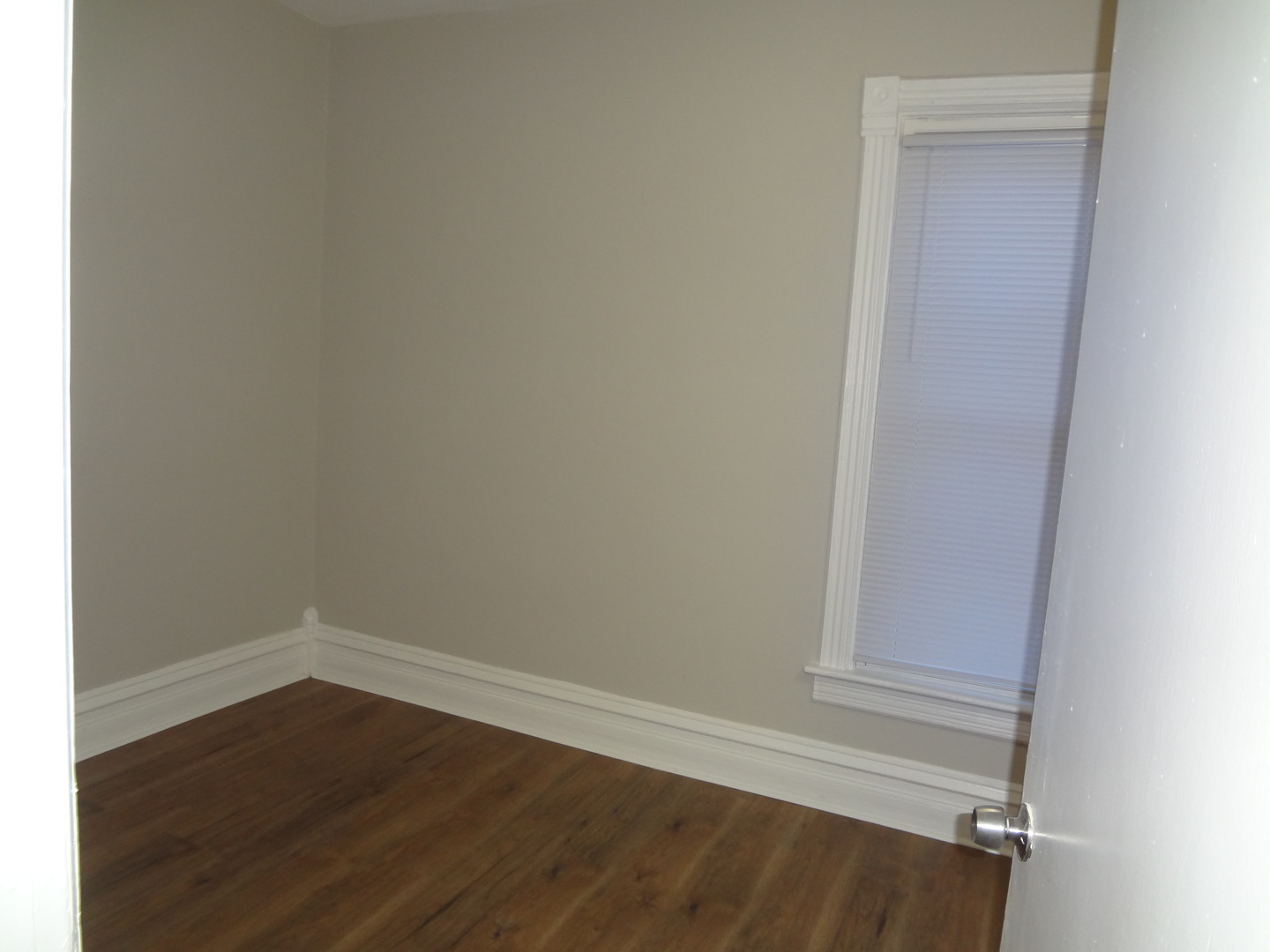 835 Oak Street Elgin, IL 60123 - Photo 13 of 45 a view of an empty room