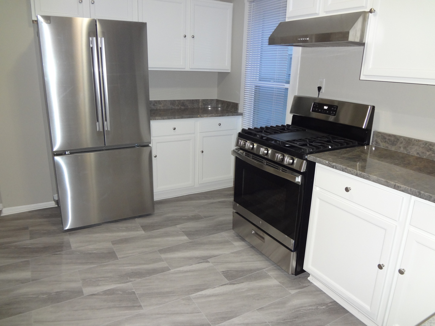 835 Oak Street Elgin, IL 60123 - Photo 24 of 45 a kitchen with a stove a refrigerator and a counter top