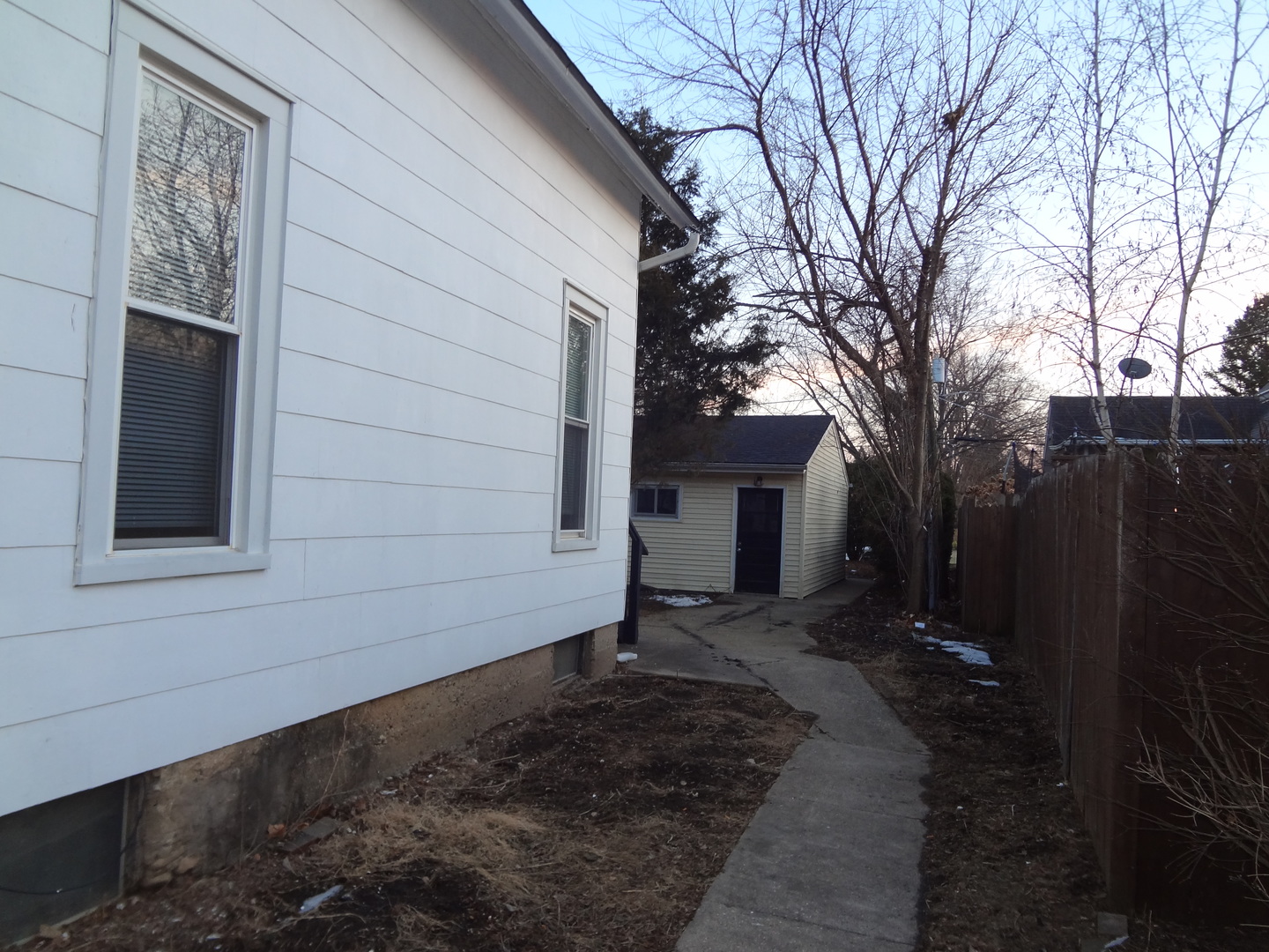 835 Oak Street Elgin, IL 60123 - Photo 3 of 45 a backyard of a house