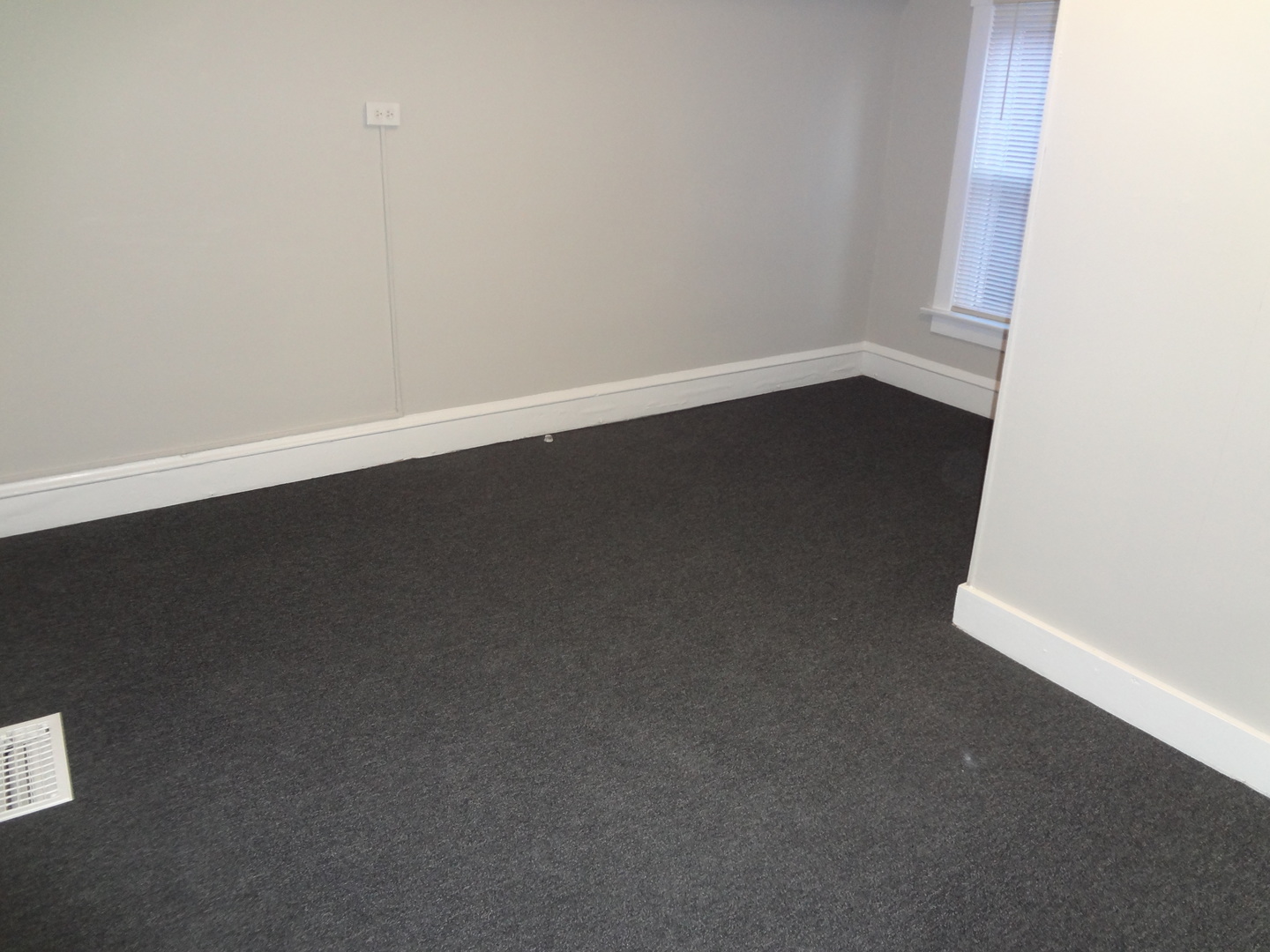 835 Oak Street Elgin, IL 60123 - Photo 33 of 45 an empty room with wooden floor