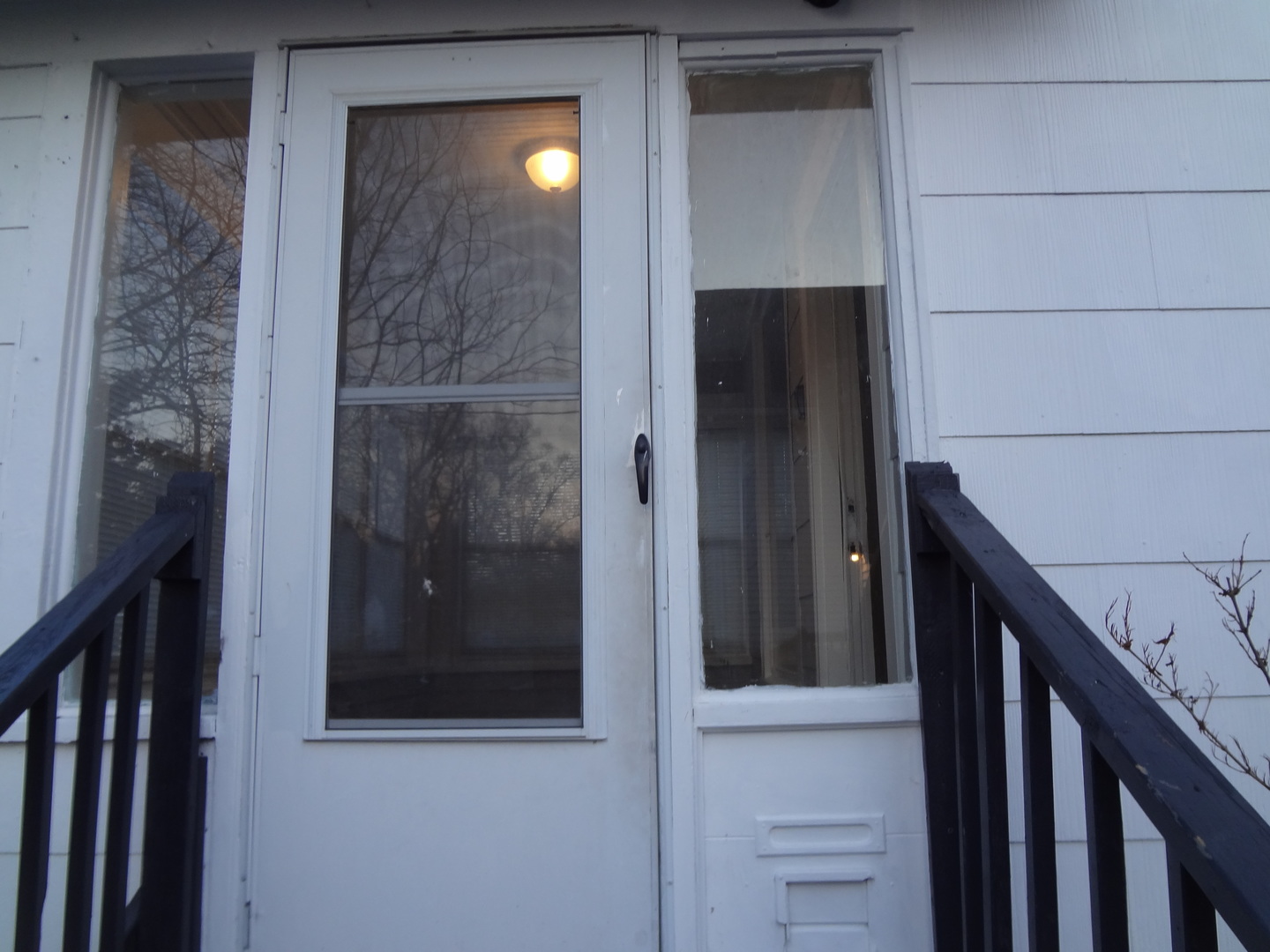 835 Oak Street Elgin, IL 60123 - Photo 8 of 45 a view of front door