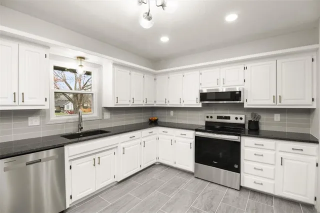 $317,900 | 504 Northwest Chateau Drive, Blue Springs, MO 64014