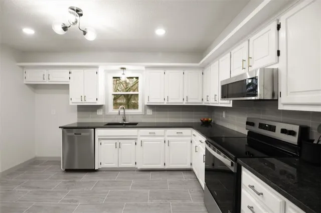 $317,900 | 504 Northwest Chateau Drive, Blue Springs, MO 64014