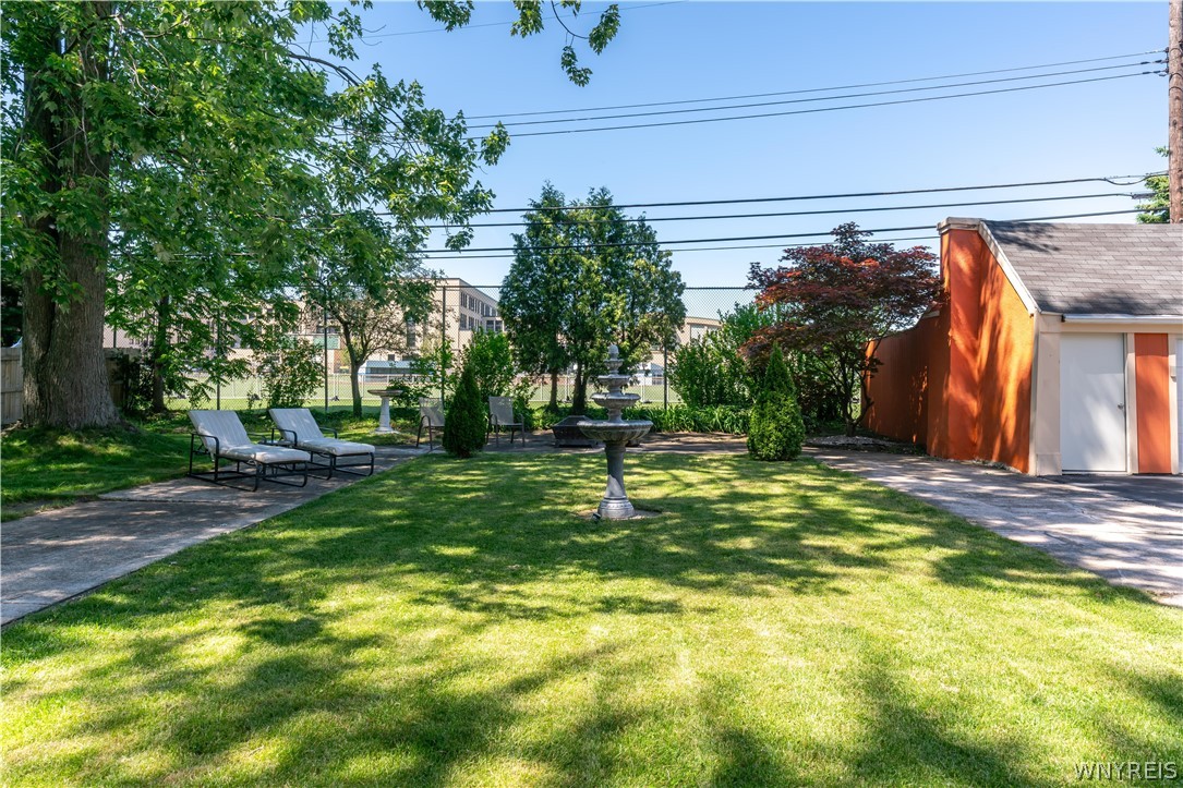 82 Doncaster Road Tonawanda Town, NY 14217 - Photo 48 of 50 Fountains stays!