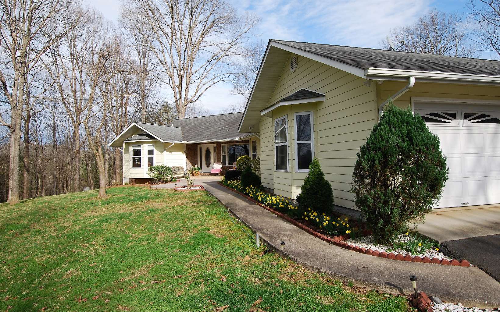 480 Henson Road Warne, NC 28909 - Photo 1 of 1 Main View