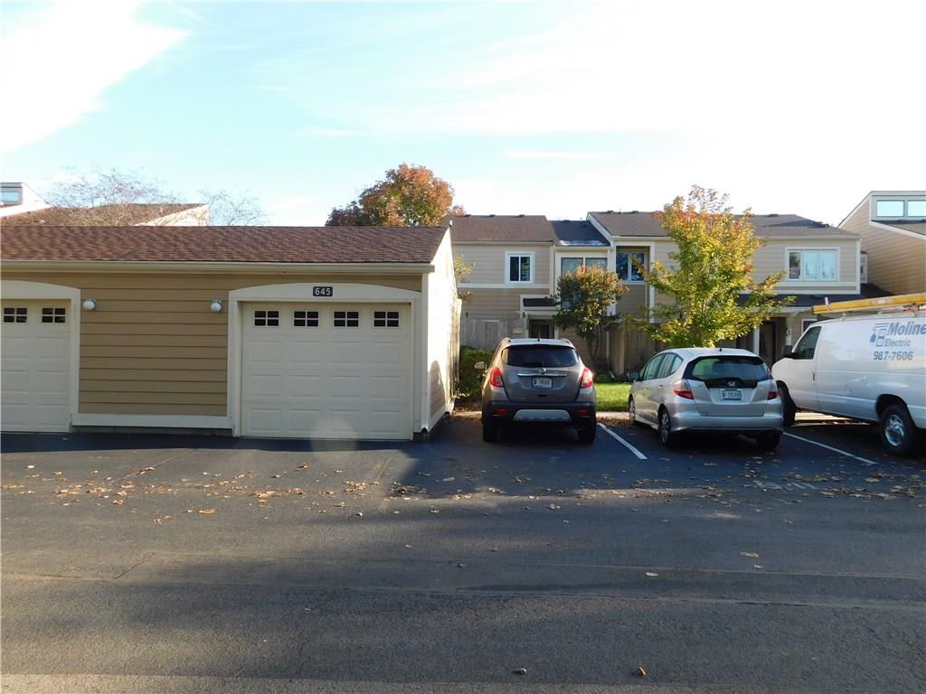 645 Cobblestone Road Avon, IN 46123 - Photo 2 of 21 Gallery Image 2