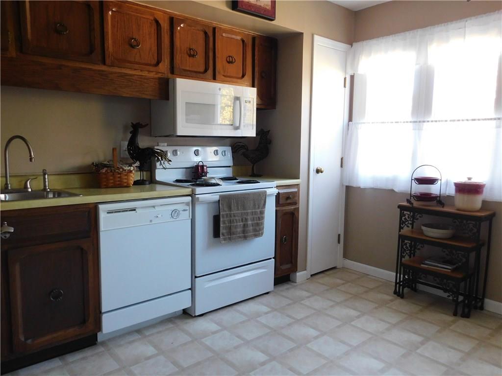 645 Cobblestone Road Avon, IN 46123 - Photo 7 of 21 Gallery Image 7
